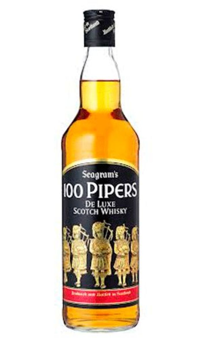 Whisky escocés blended 100 Pipers botella 1 L